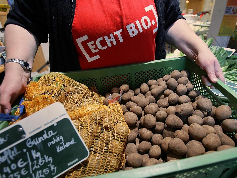 Verbraucher setzen mehr  denn je auf Bioprodukte, dennoch  schrumpft die  &Ouml;ko-Anbaufl&auml;che in Bayern.