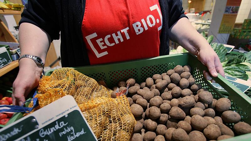 Verbraucher setzen mehr  denn je auf Bioprodukte, dennoch  schrumpft die  &Ouml;ko-Anbaufl&auml;che in Bayern.