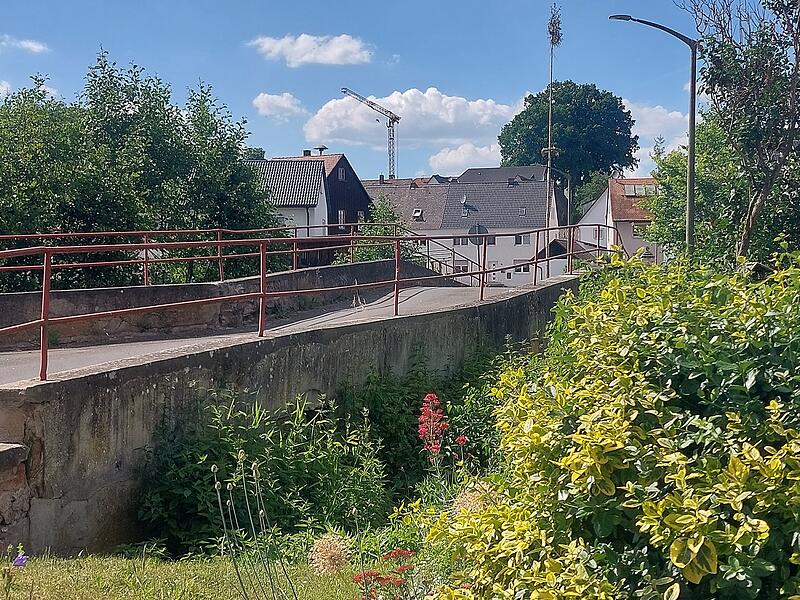 Die Bogenbr&uuml;cke in Aurachtal soll saniert werden.