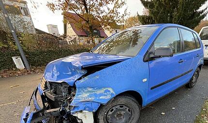 B85: Unfall-Fahrer lässt sein Auto einfach zurück – und verschwindet B85: Unfall-Fahrer lässt sein Auto einfach zurück – und verschwindet