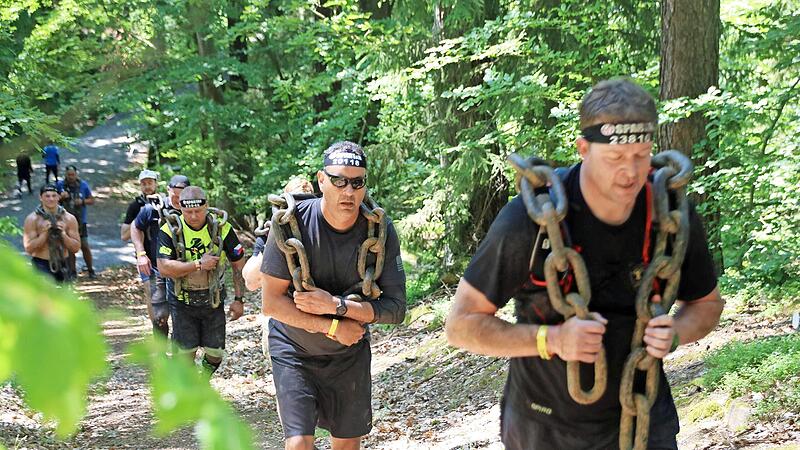Das Spartan Race ist kein Zuckerschlecken. 4500 Teilnehmer quälten sich in Kulmbach, unter anderem mit Ketten-Schleppen. Das Spartan Race ist kein Zuckerschlecken. 4500 Teilnehmer quälten sich in Kulmbach, unter anderem mit Ketten-Schleppen.