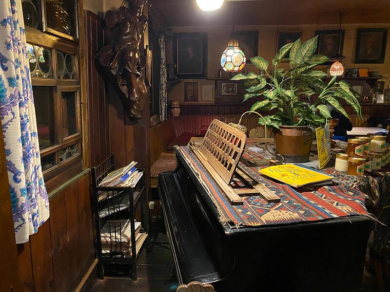 Ernst Helbig: Eine Kultgastst&auml;tte verabschiedet sich