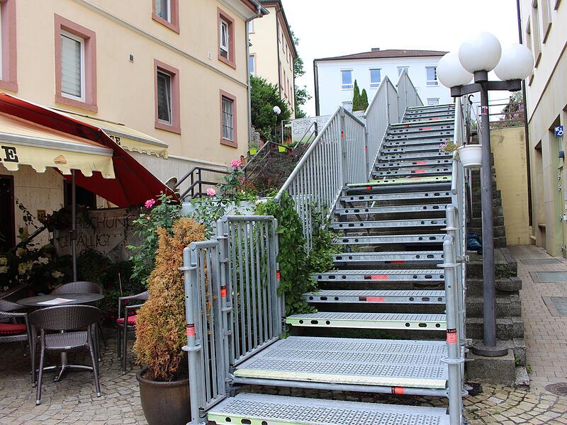 Mit der Reparatur der kaputten Treppe am Marktplatz kann es nun doch schneller gehen als urspr&uuml;nglich geplant.