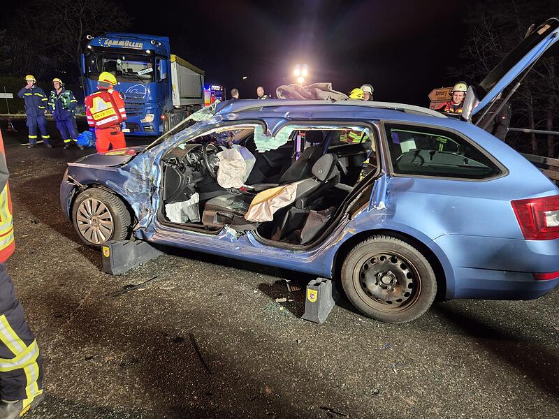 Unfall in Oberlangenstadt - Traktor st&ouml;&szlig;t mit Auto zusammen