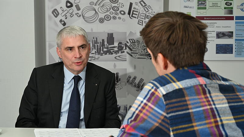 Michael Waasner InterviewForchheim & Fränkische Schweiz Michael Waasner ist nicht nur Unternehmer. Der Forchheim sitzt der IHK Oberfranken als Präsident vor. Im Exklusiv-Interview mit fraenkischertag.de spricht er über die aktuellen Herausforderungen der lokalen Wirtschaft.
