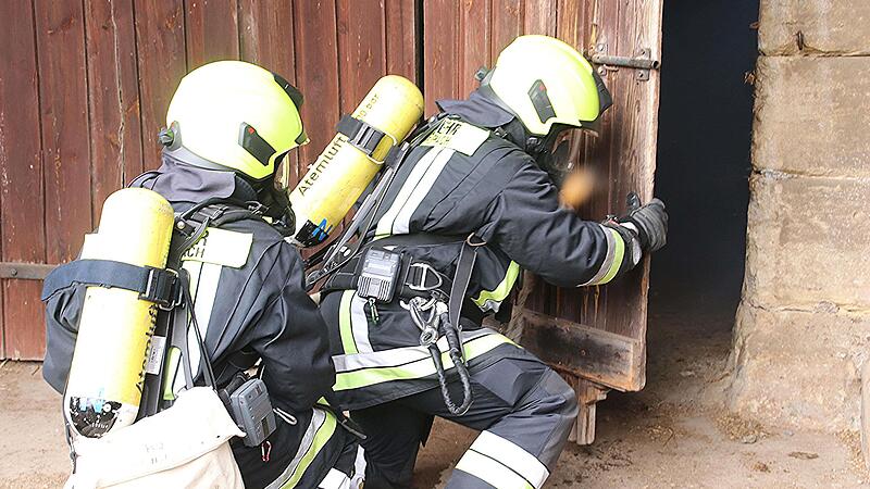 Manchmal m&uuml;ssen bei Eins&auml;tzen der Feuerwehr auch die Spezialisten ran. Diese Atemschutztr&auml;ger der Feuerwehr Hafenpreppach absolvieren hier aber gerade eine &Uuml;bung. Doch oft genug gibt es den Ernstfall.