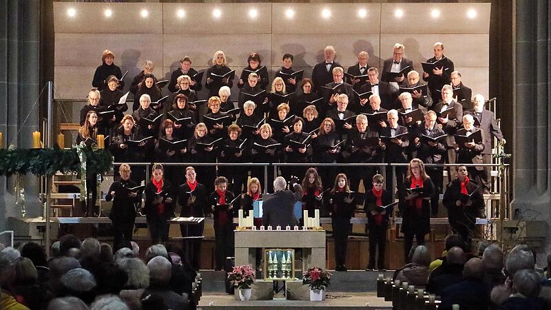 Festliche Stimmung beim vorweihnachtlichen Chorkonzert in der Herz-Jesu-Stadtpfarrkirche von Bad Kissingen.