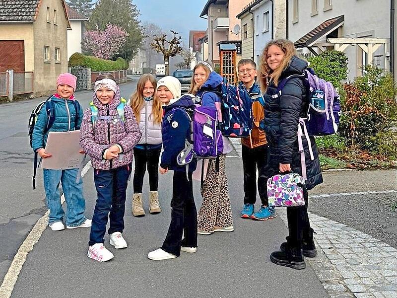 Man merkt den Kindern auch an, wie sehr ihnen der Schulweg in der Gruppe gefallen hat.Susanne Deuerling/Schule Wallenfels Man merkt den Kindern auch an, wie sehr ihnen der Schulweg in der Gruppe gefallen hat.Susanne Deuerling/Schule Wallenfels