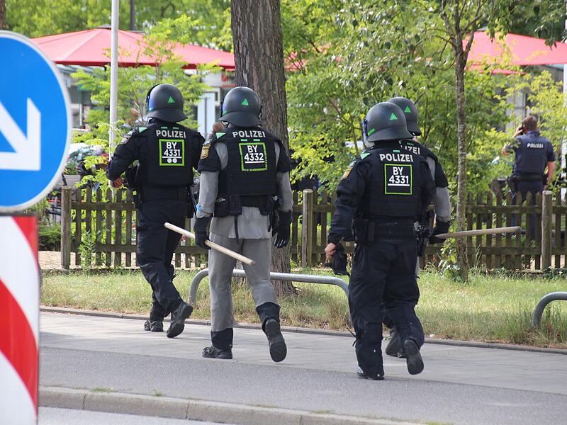 Geiselnahme in Regensburger Bank - Mensch in Lebensgefahr