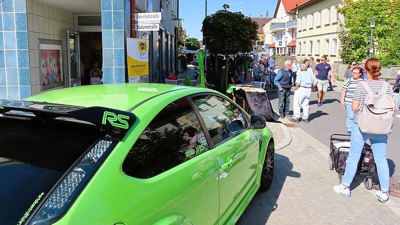 Genussmeile, verkaufsoffener Sonntag und Ford-Treffen