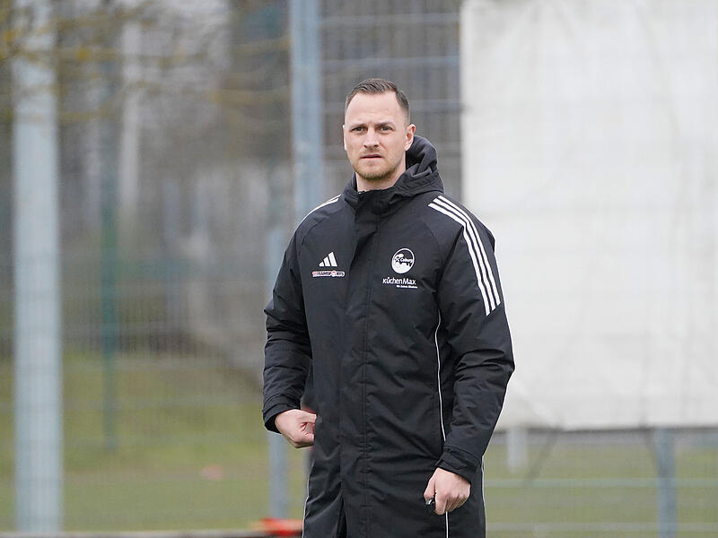 Ordnet seine Rote Karte ein: FCC-II-Trainer Christian Schiebel.