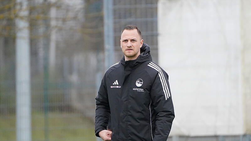 Ordnet seine Rote Karte ein: FCC-II-Trainer Christian Schiebel.