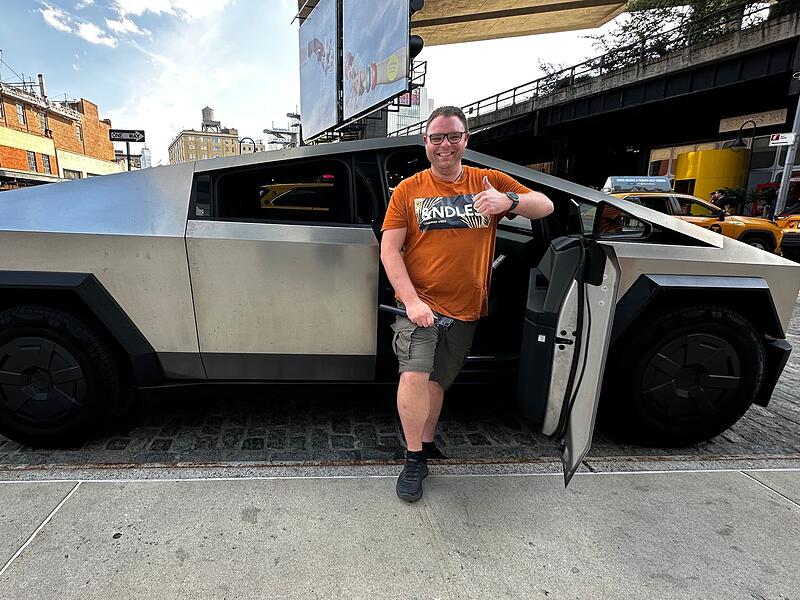 Michael Kapitza ist in einem selbst fahrenden Tesla Cybertuck durch New York gefahren und war begeistert.