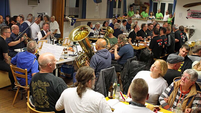 Bereits zum 30 Mal fand das Wirtshaussingen des Frankenwaldvereins statt. Neben dem Programm gab es auch ein Wunschkonzert für die Besucher.