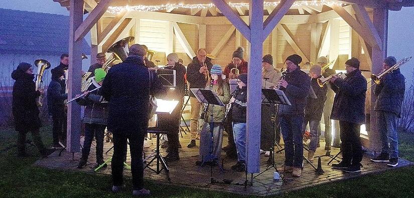 Der Hesselbacher Musikverein setzte bei seinem Konzert insbesondere auf weihnachtliches Liedgut.
