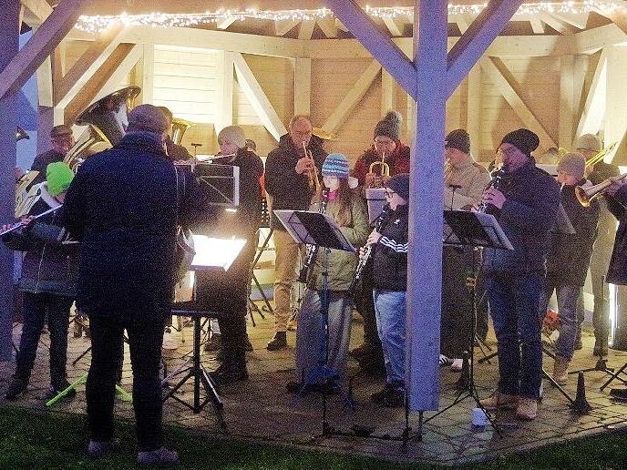 Der Hesselbacher Musikverein setzte bei seinem Konzert insbesondere auf weihnachtliches Liedgut.