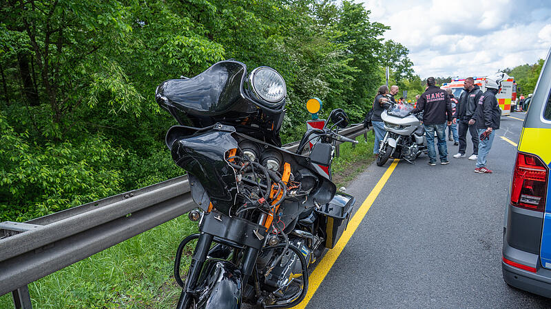 Biker wird von B505 von Sprinter überrollt Biker wird von B505 von Sprinter überrollt