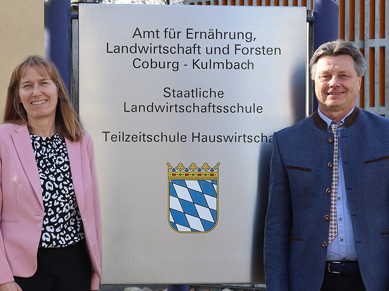 Der bisherige Beh&ouml;rdenleiter Harald Weber gemeinsam mit seiner Nachfolgerin Christine Reininger.