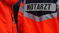 Ein 26-jähriger Mann wurde von Metallstangen erschlagen - ein Notarzt konnte nur noch den Tod feststellen. Notarzt, Rettungsdienst