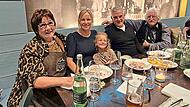 Sonja Schr&uuml;fer,Schwiegertochter Bettina, Enkelin Marie, Sohn Martin und Ehemann Rainer Schr&uuml;fer. TVO