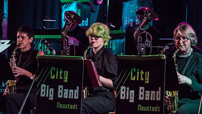 Erstmals trat das Jugendorchester Neustadt unter seinem neuen Namen City Big Band auf. Erstmals trat das Jugendorchester Neustadt unter seinem neuen Namen City Big Band auf.
