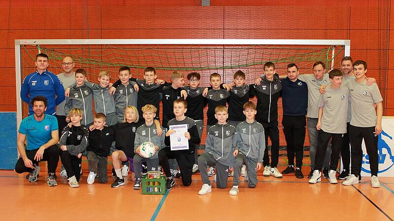 U13-Junioren des FC Eintracht Bamberg spielen beim Domreiter-Cup gut mit