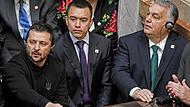 Ungarns Ministerpräsident  Viktor Orban (rechts) will die Aufnahme förmlicher Beitrittsverhandlungen mit der Ukraine sowie die Freigabe von 50 Milliarden Euro an Hilfsgeldern verhindern. Hier sieht man ihn mit dem Präsident der Ukraine, Wolodymyr ...