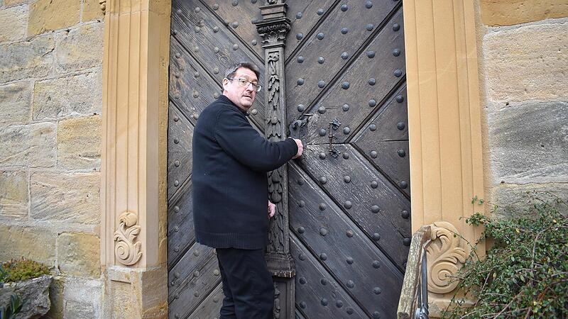 Als Mesner &ouml;ffnet und schlie&szlig;t Bernd Distler t&auml;glich das Gotteshaus von Kunreuth.Forchheim & Fr&auml;nkische Schweiz