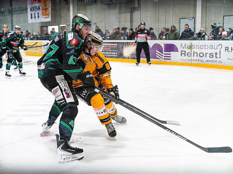 Philipp Stobbe (vorne) war einer von nur f&uuml;nf H&ouml;chstadter Verteidigern in T&ouml;lz. Bei den formstarken L&ouml;wen war H&ouml;chstadt chancenlos.
