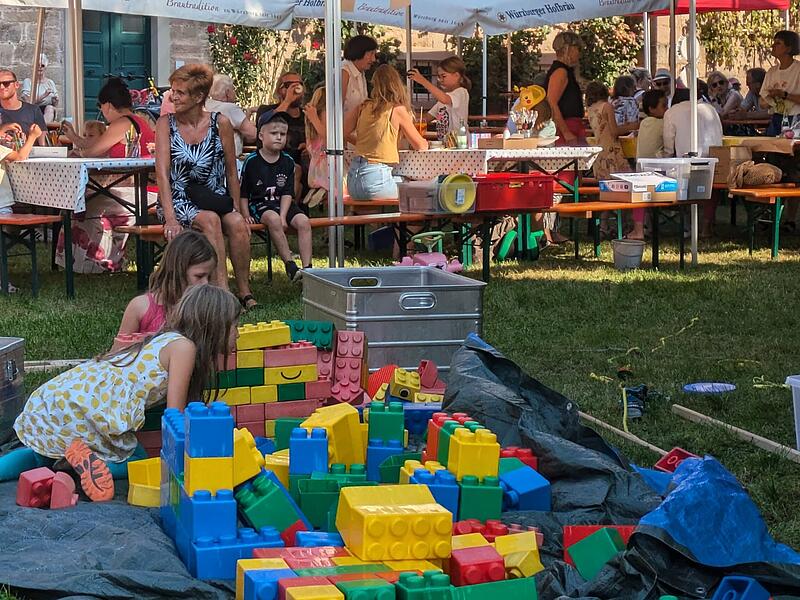 An den Familiennachmittagen geh&ouml;rte das Salinengel&auml;nde mit seinen Mitmach-Stationen den j&uuml;ngsten Festbesuchern.