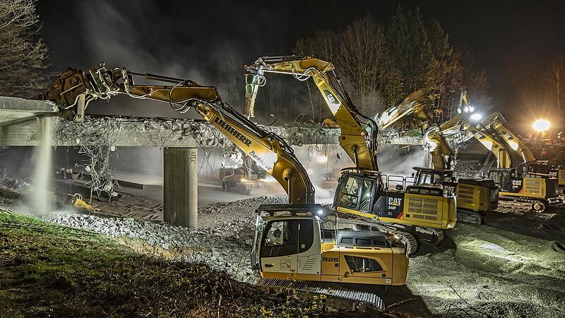 Am Samstagabend r&uuml;cken die Bagger an. Es bietet sich ein  &auml;hnliches Bild  wie auf unserem  Archivfoto.