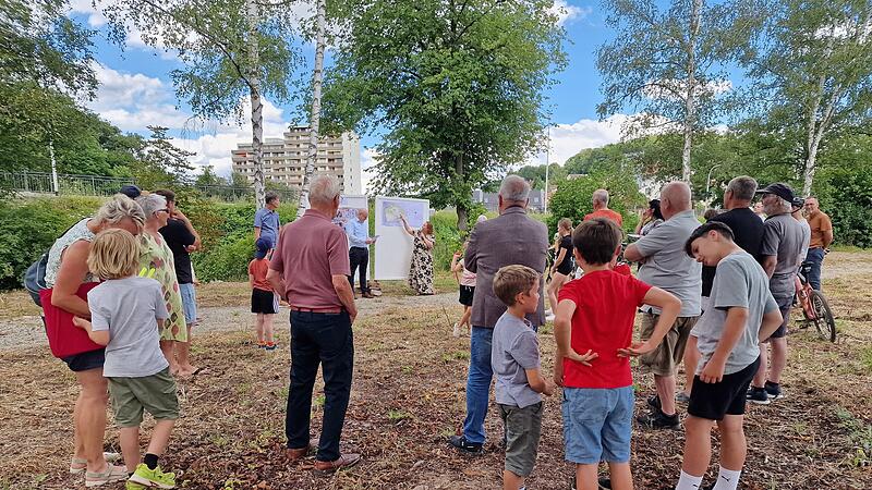 Vorstellung der Pläne für den Spielplatz hinter dem Garitzer Kreisel. Vorstellung der Pläne für den Spielplatz hinter dem Garitzer Kreisel.