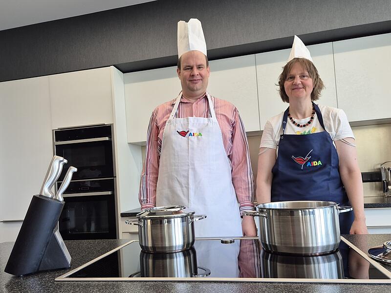 Sebastian Schulz und Anette aus Zeil am Main: Das Duo ist als "Die Essenchecker" ein Erfolgshit in den sozialen Medien.