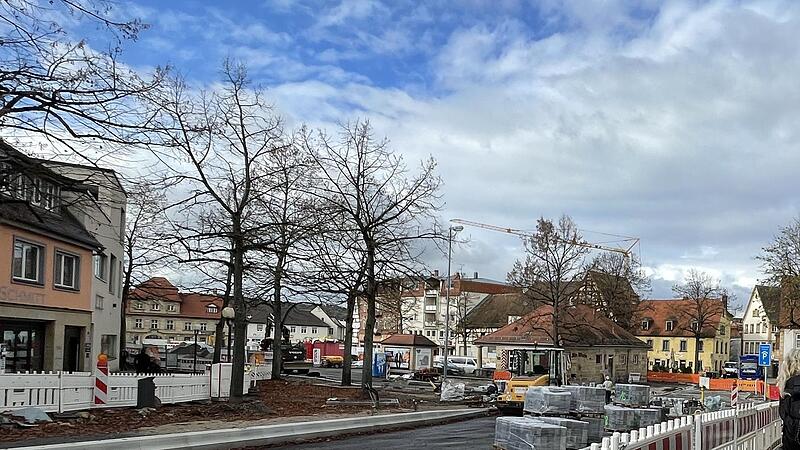 Seit dem 15. August war der Kreisverkehr am Paradeplatz in Forchheim gesperrt. Ab Freitag, 2. Dezember, soll er wieder befahrbar sein.Forchheim & Fränkische Schweiz