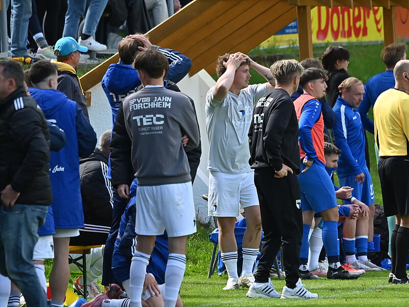 Münchberg gewinnt, Jahn Forchheim verpasst die Relegation Trauer und Entsetzen bei den Akteuren der SpVgg Jahn Forchheim. Am letzten Spieltag entriss Münchberg der Ebert-Elf die Aufstiegsrelegation.