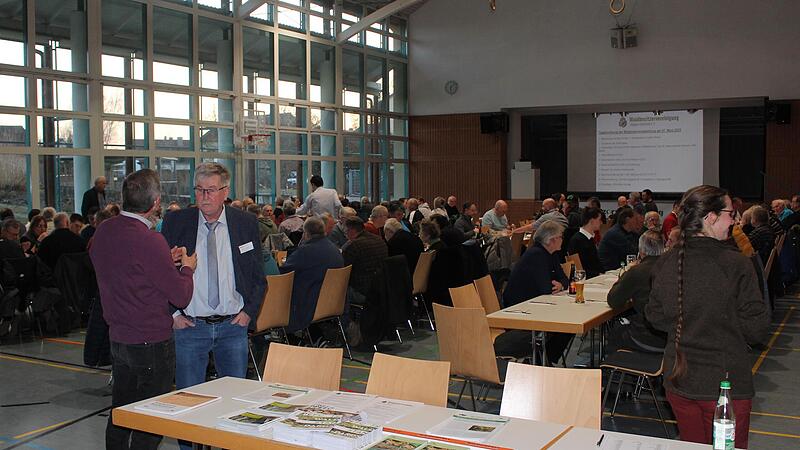 Die Waldbesitzer trafen sich in der Mehrzweckhalle in Gro&szlig;enseebach.