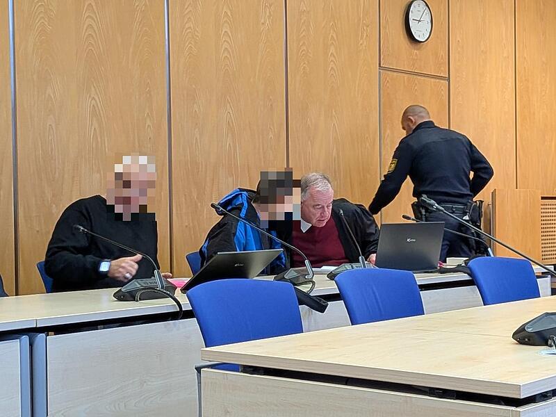 Im Sicherungsverfahren, das gegen einen 32-J&auml;hrigen gef&uuml;hrt wird, werden die Kammer und Zuh&ouml;rer wohl Zeuge der psychischen Krankheit des jungen Mannes. Denn am dritten Prozesstag &auml;u&szlig;ert er Misstrauen gegen&uuml;ber seinem Dolmetscher.
