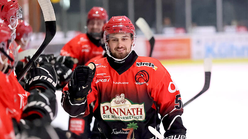 K&ouml;nnte eine gute Verst&auml;rkung werden: Vaclav Adamec, der sich hier nach seinem ersten Treffer im ESC-Dress von seinen Teamkollegen abklatschen l&auml;sst.