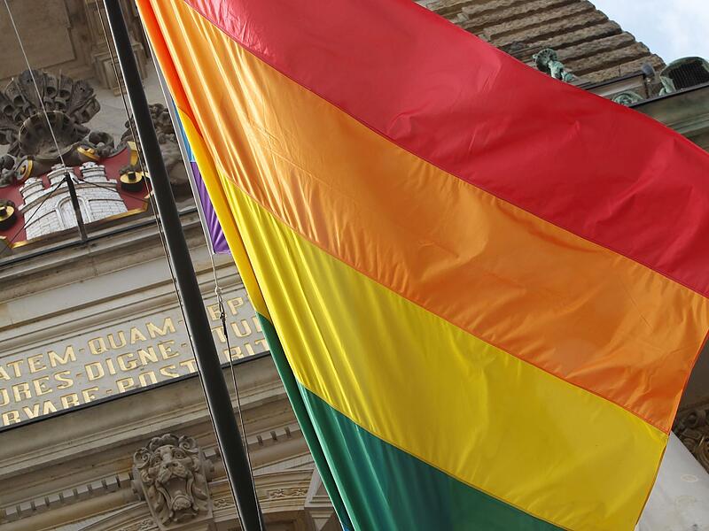 Streit um Regenbogenflaggen in Aschaffenburg