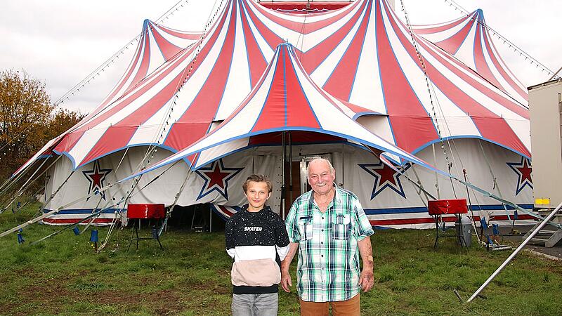 Von links: Georg Frank neben seinem Urenkel Santino.