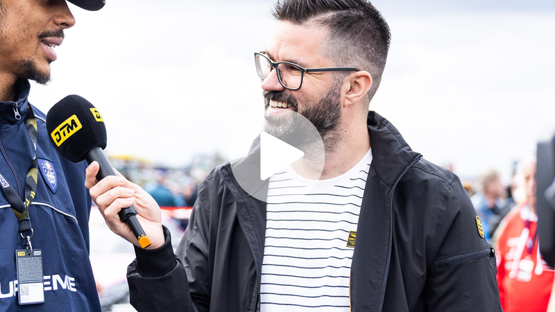 Die Stimme der DTM kommt aus Franken: Sportkommentator Tobias Schimon im Video-Interview.