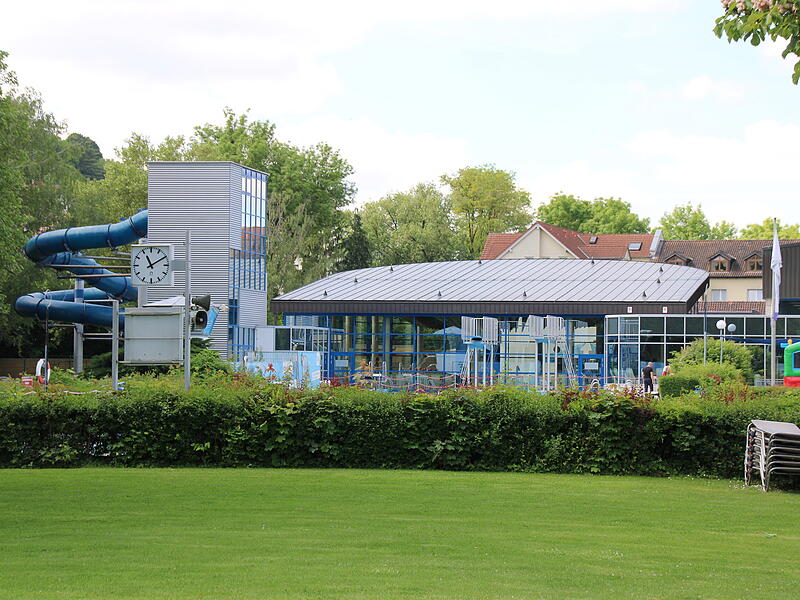Schwimmbad, Gr&uuml;nfl&auml;che, Freibad