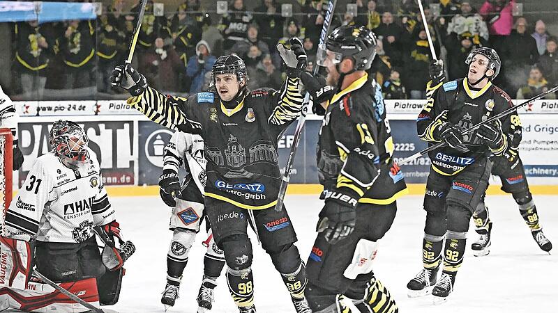 Dass die Bayreuther Eishockey-Fans n&auml;chste Saison wieder ein Oberliga-Tor bejubeln k&ouml;nnen, wird immer unwahrscheinlicher. Nun ist die Spielbetriebs GmbH ins Eigentum eines K&auml;ufers &uuml;bergegangen, der gar nicht investieren will.
