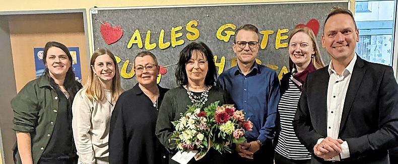 Verabschiedung im Kinderhaus: (von links) Theresa Reitelbach, Jennifer Metz, Sigrid Albrecht, Johanna Vogel, Heiko Schmitt, Yvonne Markard und Mario G&ouml;tz.