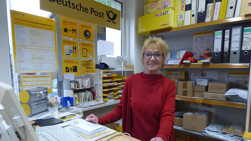 Renate Och betreibt in ihrem L&auml;dchen auch eine Poststelle. Der Betrieb wird nun eingestellt.Forchheim & Fr&auml;nkische Schweiz
