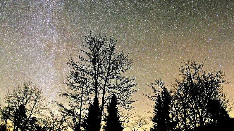 Den Sternenhimmel erleben &ndash; das geht nur, wenn die Lichter im &ouml;ffentlichen und privaten Bereich aus bleiben.