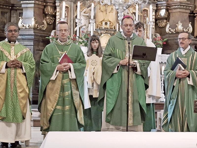 Sie feierten den Erntedankgottesdienst (von links): Vikar Lijoy Jakob, Mykola Petro Luchok, Erzbischof Gössl und Pfarrer Walter Ries.