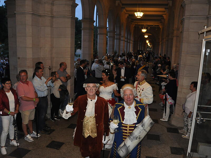 Rakoczy 2024: Festball -Polonaise mit den historischen Pers&ouml;nlichkeiten Boxberger und Neumann.