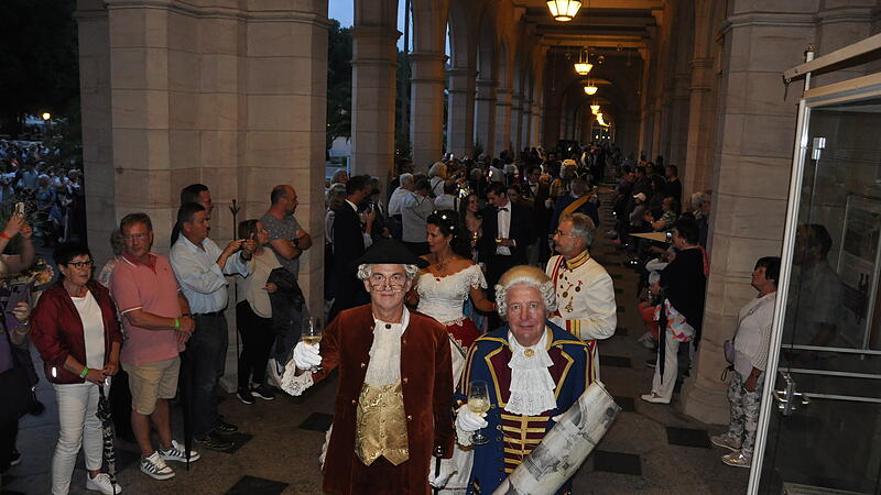 Rakoczy 2024: FestballRakoczy-Fest 2024: Samstag_2024 Rakoczy 2024: Festball -Polonaise mit den historischen Persönlichkeiten Boxberger und Neumann.