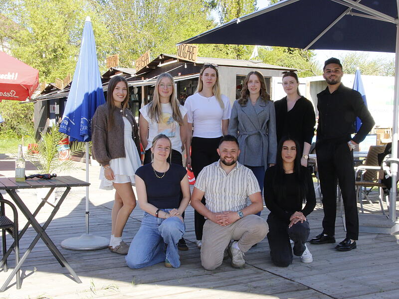 Das Team von Mohammad Tatou (vorne in der Mitte) ist bereit für die Stadtstrand-Saison 2026. Das Team von Mohammad Tatou (vorne in der Mitte) ist bereit für die Stadtstrand-Saison 2026.